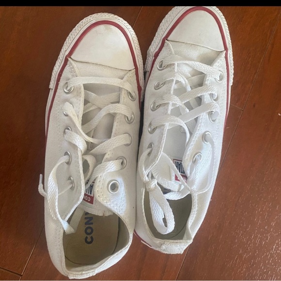 Gently used Converse shoe - Picture 3 of 5
